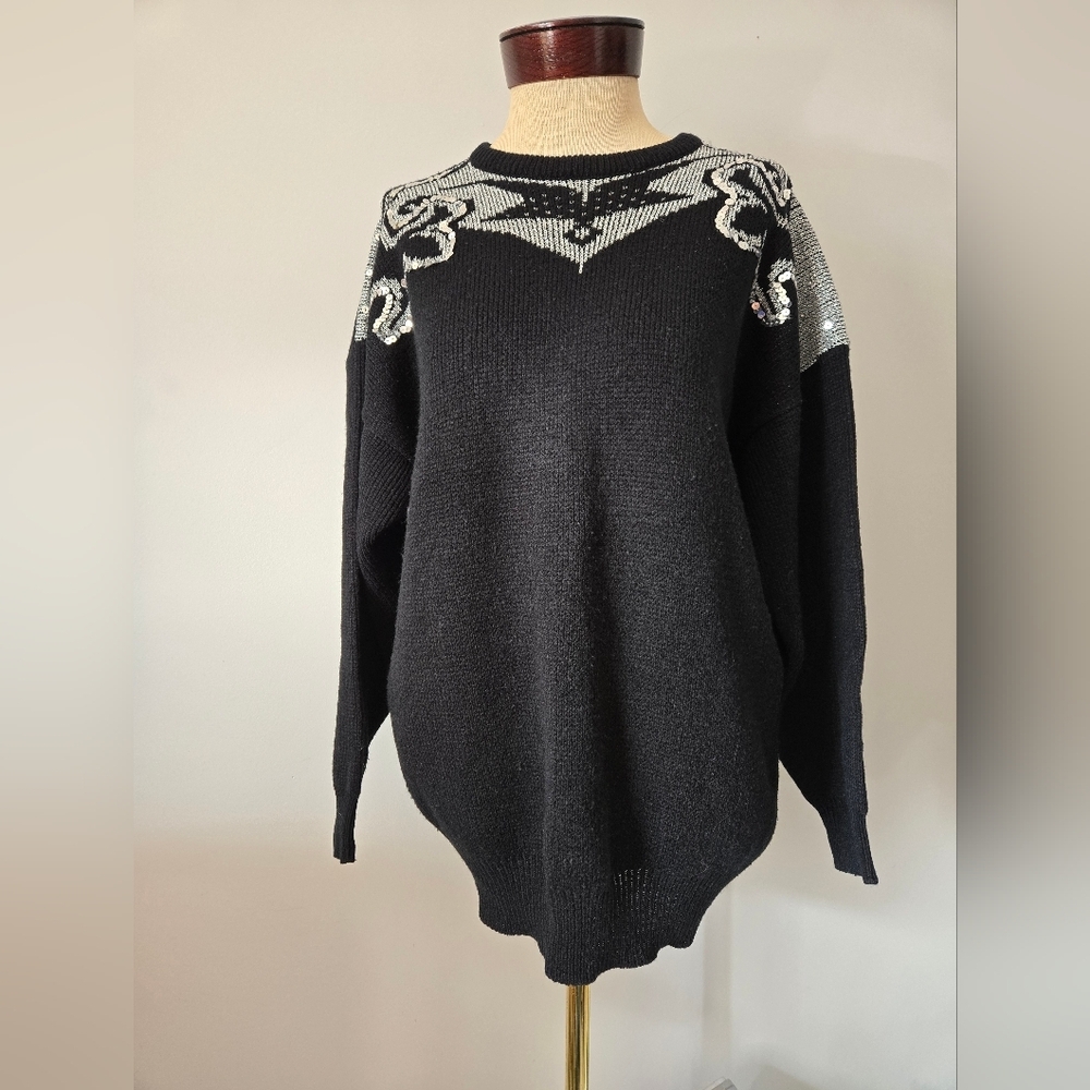 KISS BY COSACO -VINTAGE- Black and Silver With Sequins Sweater. Size Large